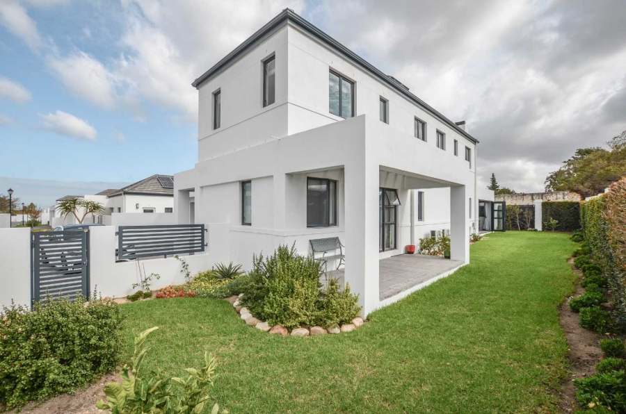 4 Bedroom Property for Sale in Heritage Park Western Cape